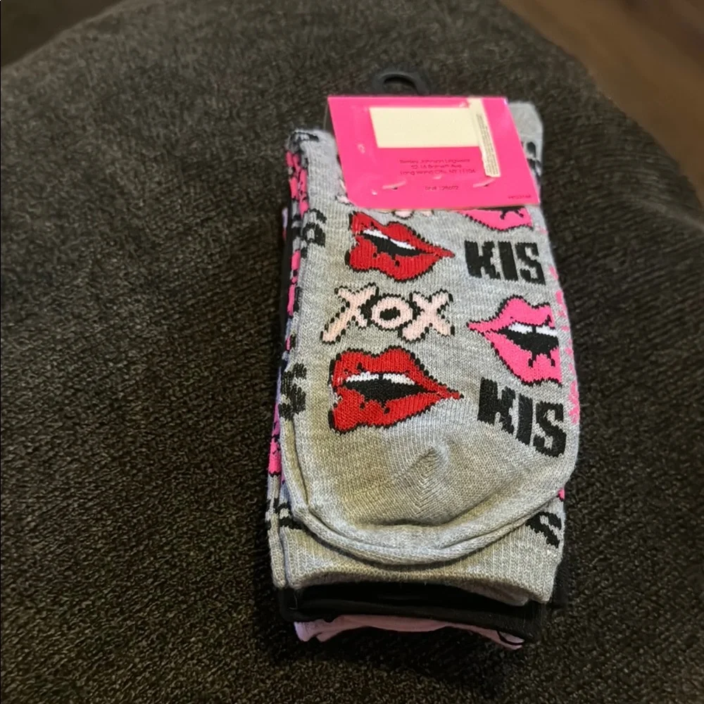 Betsey Johnson Women’s NWT  Love Crew Socks - Pink and Red (3 pair) - Picture 2 of 3